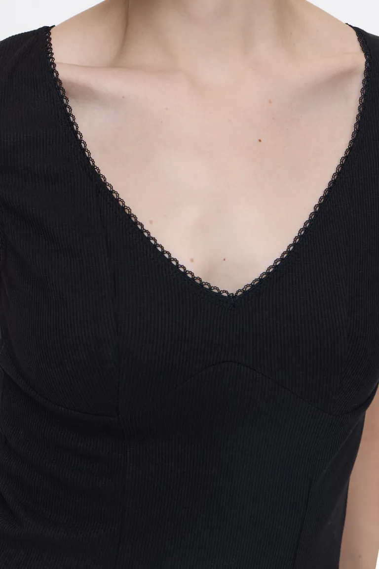 Remera de morley con escote en V y detalle de terminación picot en mangas de Cuesta Blanca en Remeras para argentina