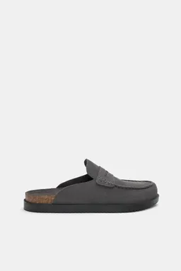 Zuecos antifaz cuero de Pull&Bear en Pantuflas para argentina