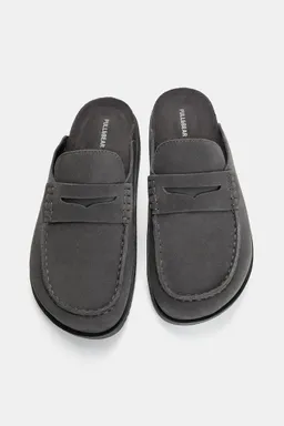 Zuecos antifaz cuero de Pull&Bear en Pantuflas para argentina