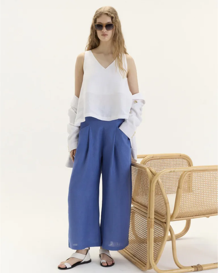 Pantalón de pierna ancha y calce relajado, con cintura plana y elástico trasero de Blue Sheep en Pantalones para argentina