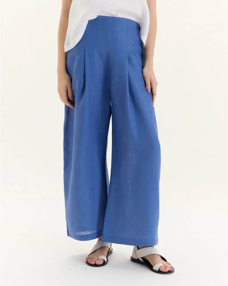 Pantalón de pierna ancha y calce relajado, con cintura plana y elástico trasero de Blue Sheep en Pantalones para argentina