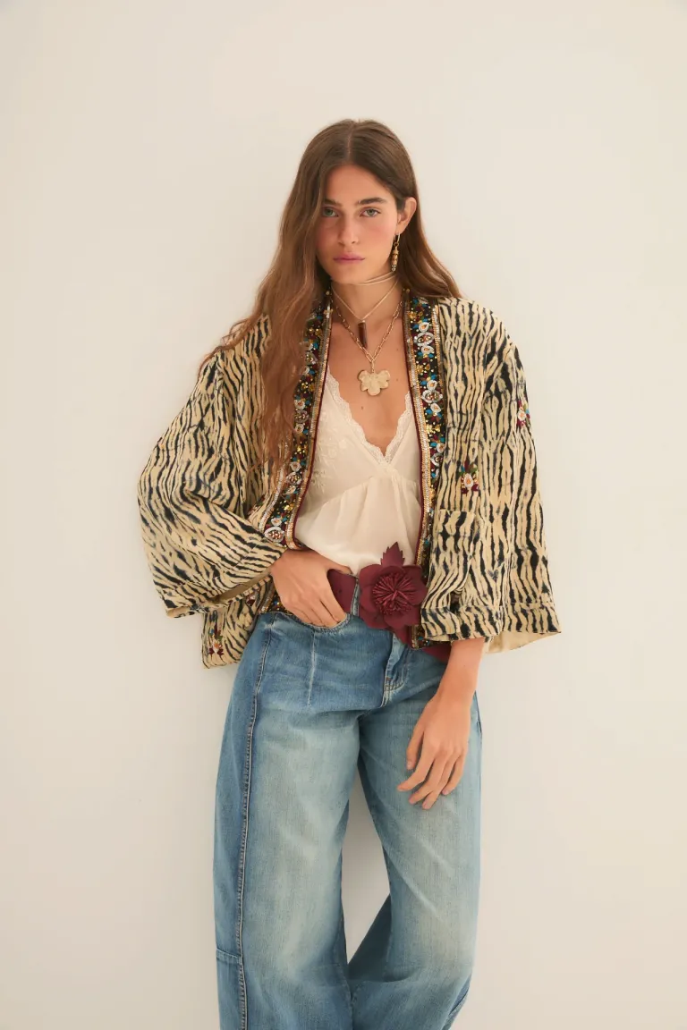 Kimono abierto y corto de viscosa con bordados y aplicaciones brillantes de Rapsodia en Kimonos para argentina