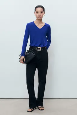 Remera tejida cuello pico de Mango en Buzos y Sweaters para argentina