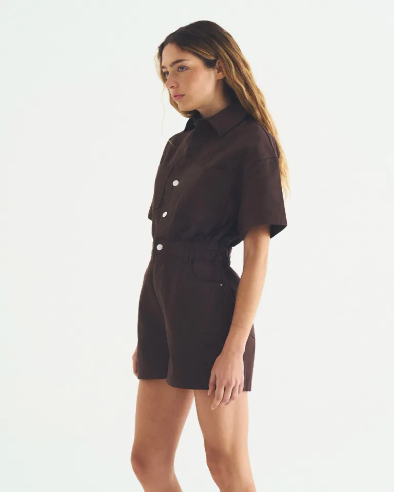 Mono corto con solapa, manga corta, bolsillos y cintura elástica de Sky en Monos para argentina