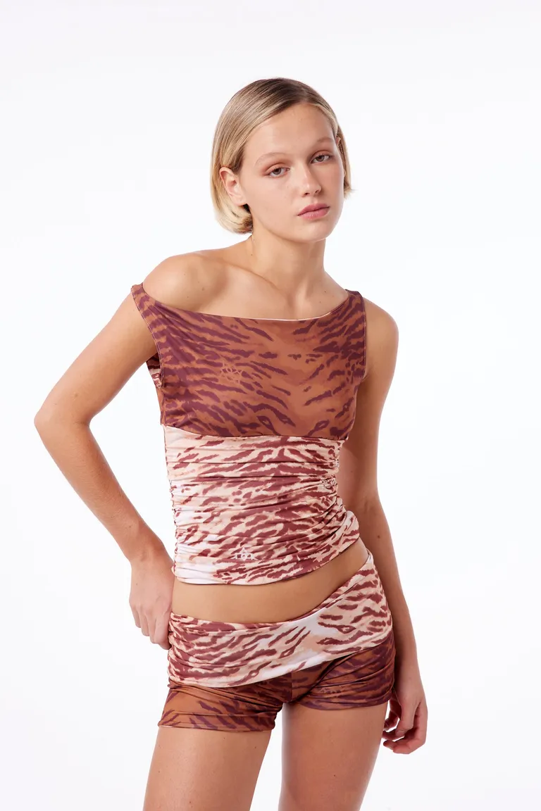 Remera de diseño con estampado natural en tonos marrones de Black Mamba en Tops para argentina