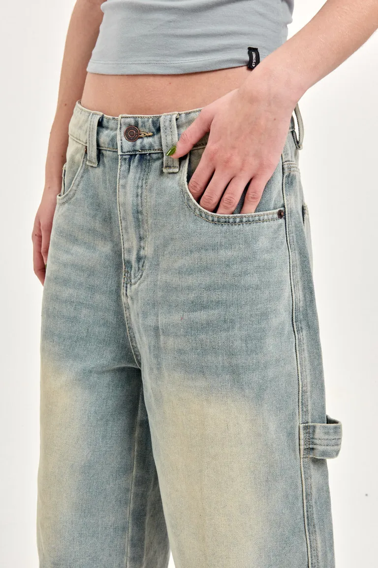 Shorts cortos de tela de jean con lavado desgastado en color celeste de 47 Street en Shorts para argentina