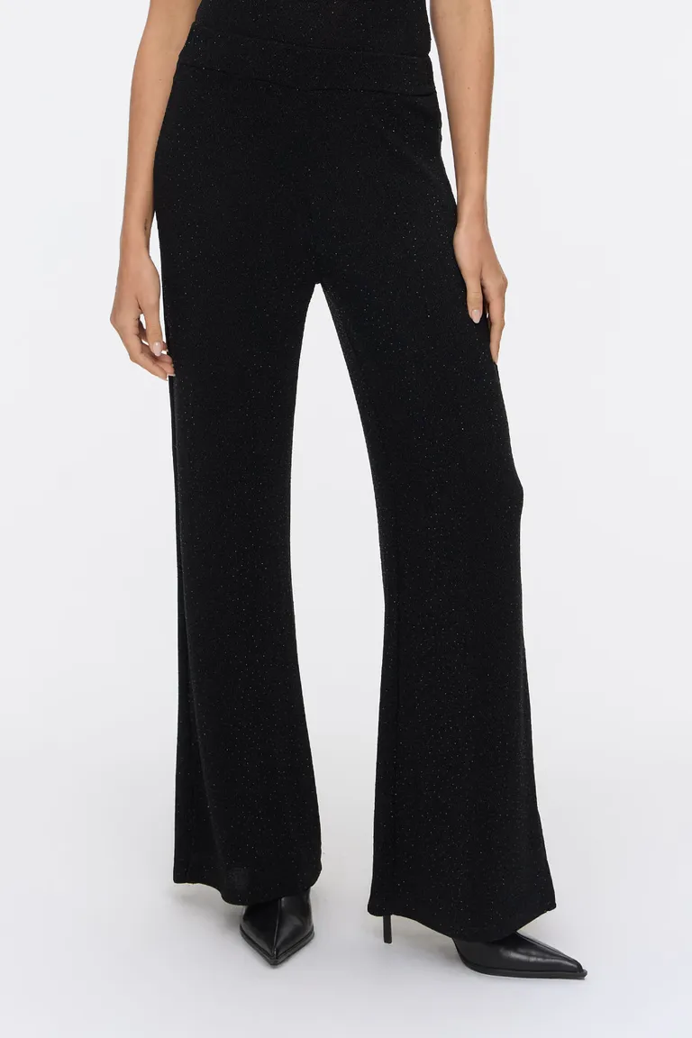 Pantalón Oxford de tiro alto con cintura elastizada y tajos laterales en botamanga de Cuesta Blanca en Pantalones para argentina