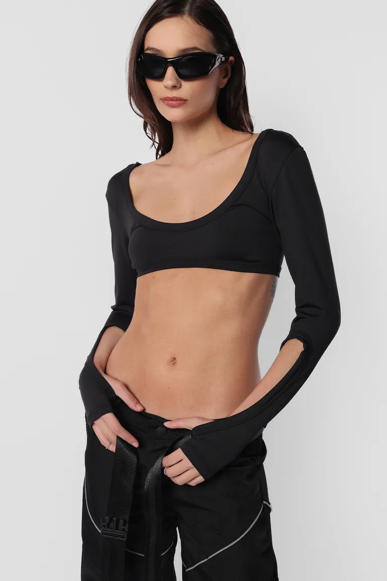 Elegante top negro de manga larga con escote pronunciado y abertura en mangas de Top White en Tops para argentina