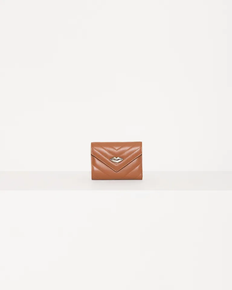 Sofisticada billetera de cuero con cierre magnético y diseño matelaseado de Jazmin Chebar en Billeteras y Monederos para argentina