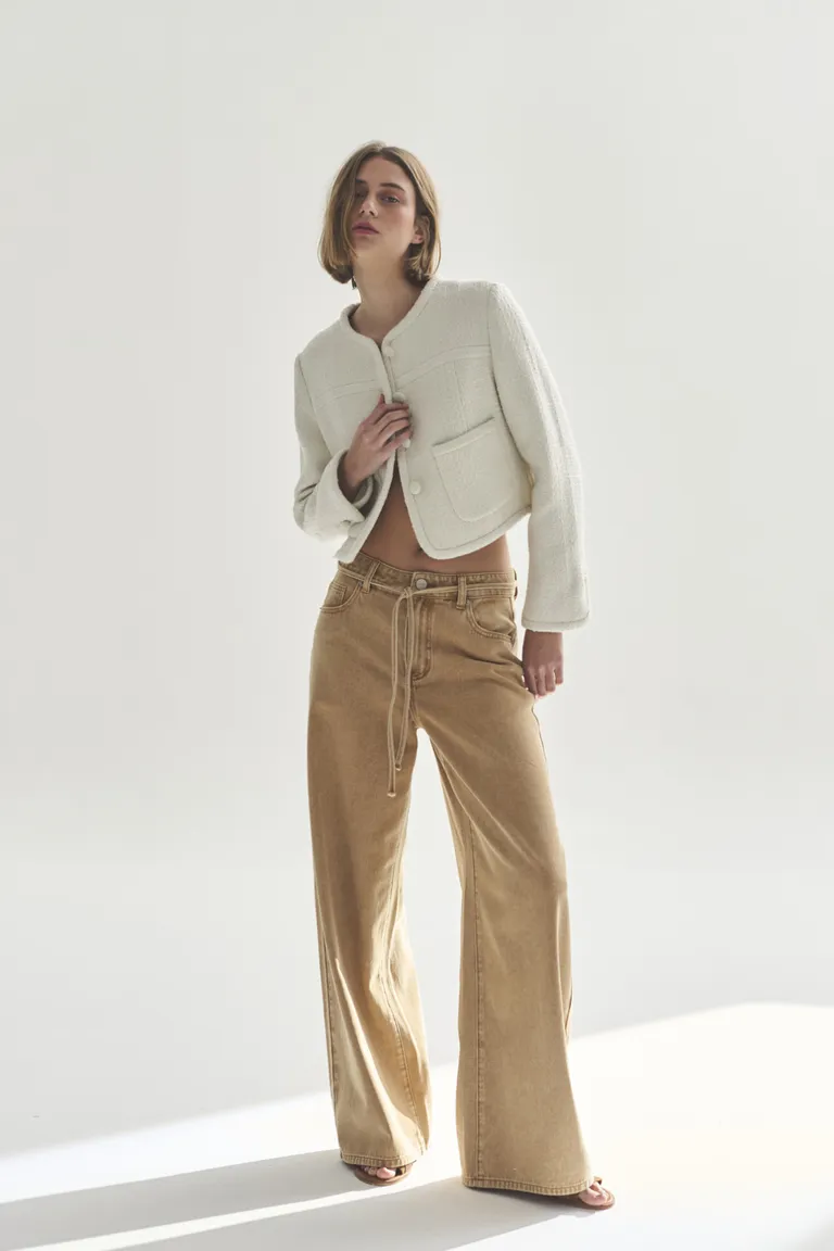 Blazer blanco estilo minimalista para mujer de Akiabara en Blazers para argentina