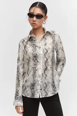 Camisa lyocell estampado serpiente de Mango en Camisas para argentina