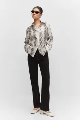 Camisa lyocell estampado serpiente de Mango en Camisas para argentina