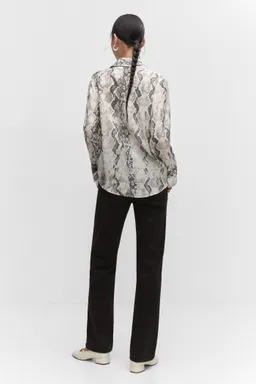 Camisa lyocell estampado serpiente de Mango en Camisas para argentina