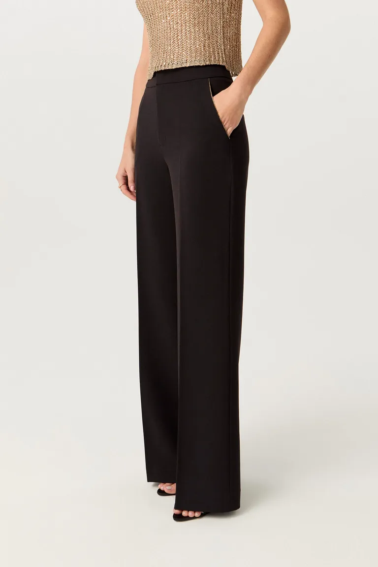 Pantalón de corte elegante y pierna ancha en color negro de Markova en Pantalones para argentina