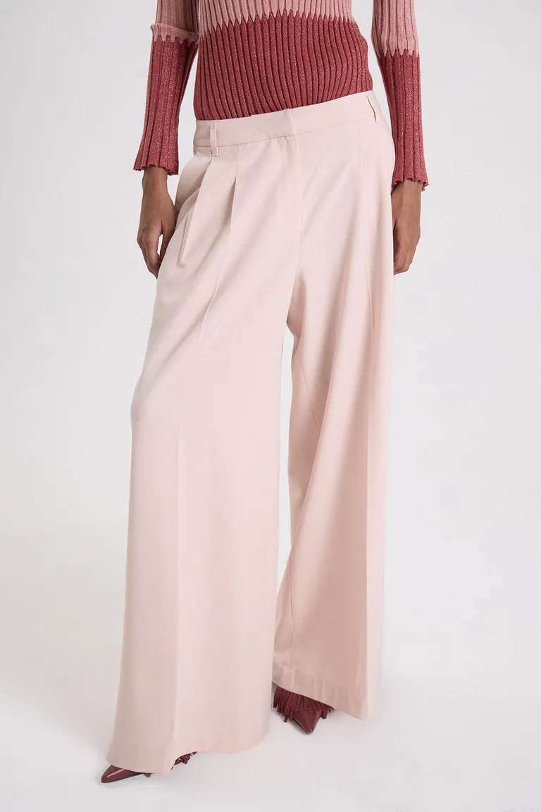 Pantalon de corte ancho con tablas en el delantero y cierre con cintura ajustable en la espalda de Maria Cher en Pantalones para argentina