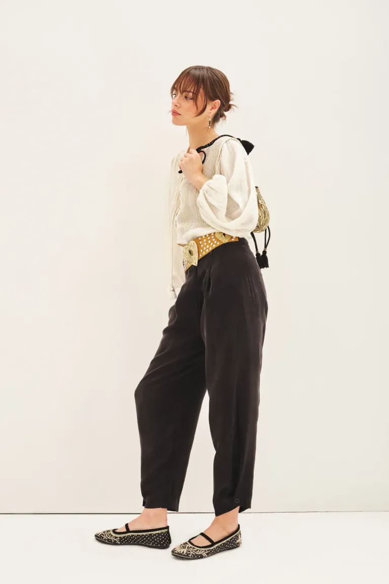 Pantalón elegante y versátil de corte relajado con botones en tobillo de Rapsodia en Pantalones para argentina