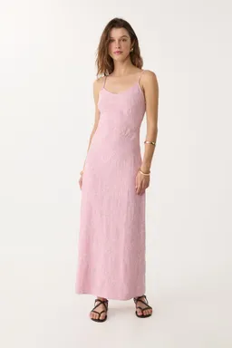 Vestido largo bordado con lino de Stradivarius en Vestidos para argentina