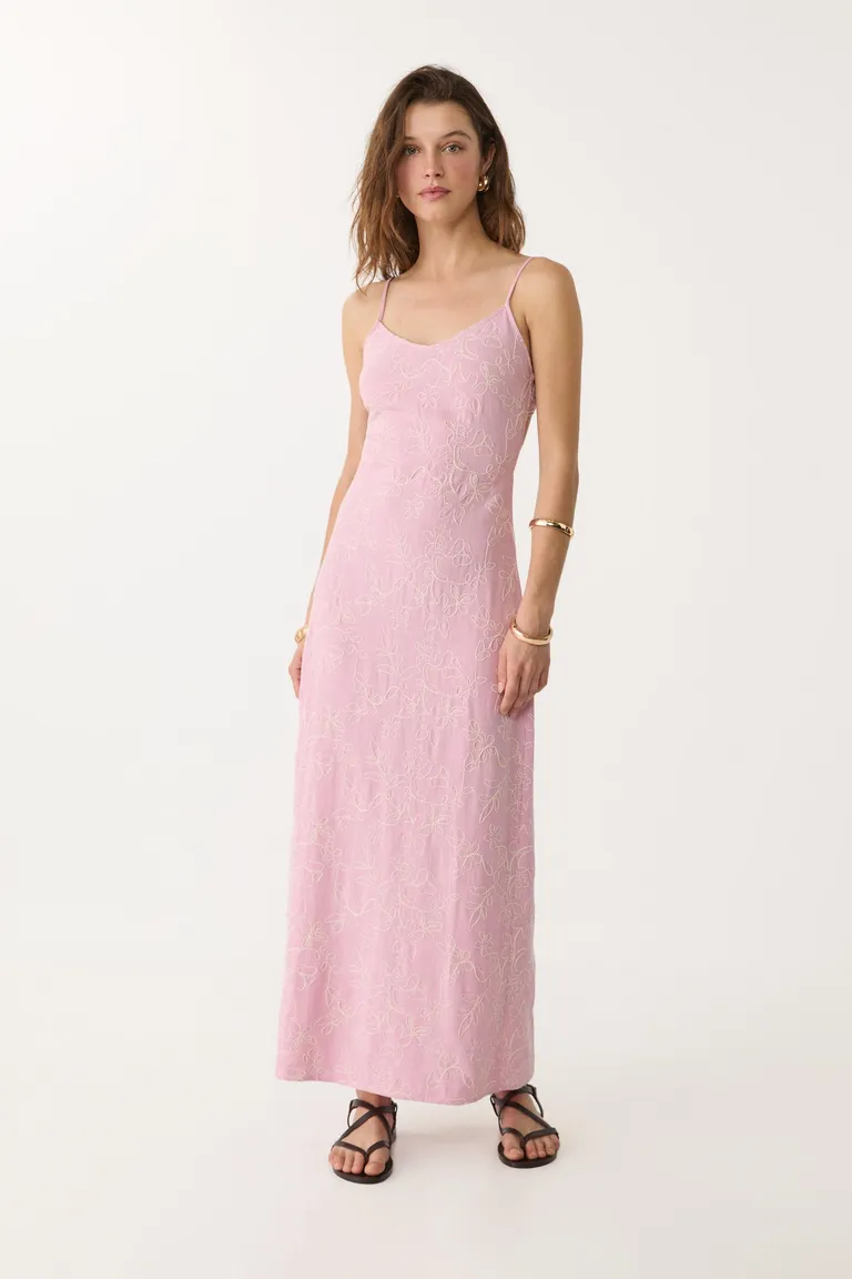 Vestido largo bordado con lino de Stradivarius en Vestidos para argentina
