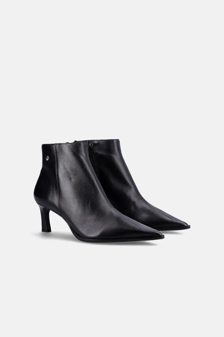 Botineta de mujer con punta fina, cierre lateral y taco medio de Justaosadia en Botas y Botinetas para argentina