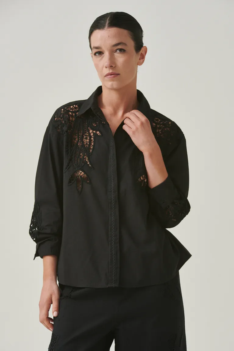 Camisa de algodón con bordados artesanales, de estilo sofisticado y femenino de Sweet en Camisas para argentina