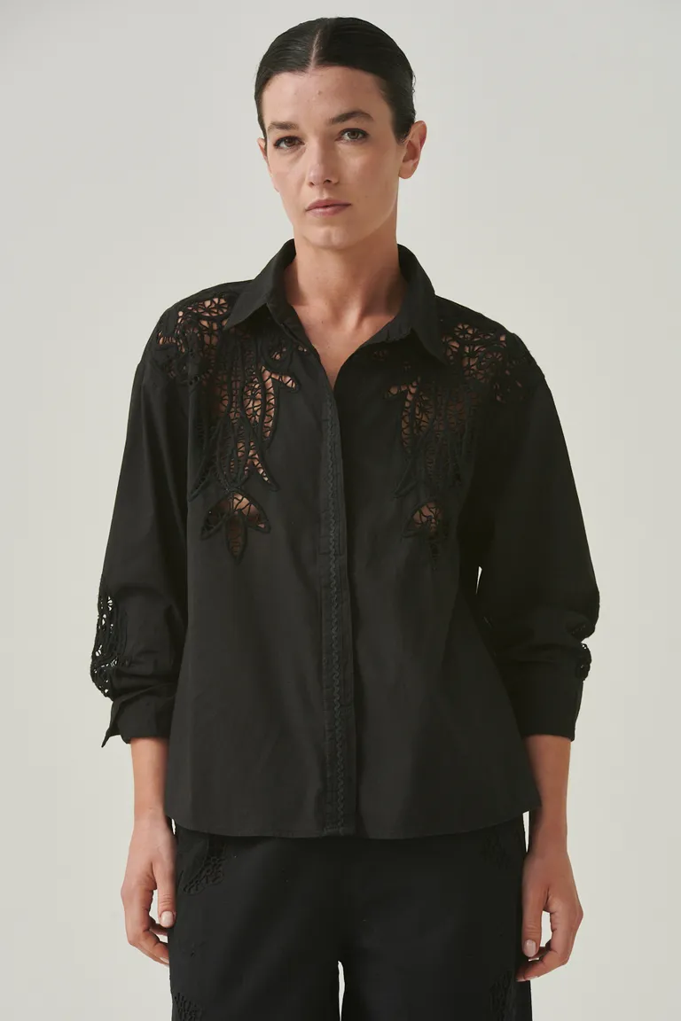 Camisa de algodón con bordados artesanales, de estilo sofisticado y femenino de Sweet en Camisas para argentina