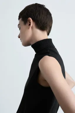 Top punto cuello alto de Mango en Tops para argentina