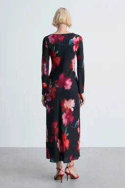 Vestido midi estampado floral de Mango en Vestidos para argentina