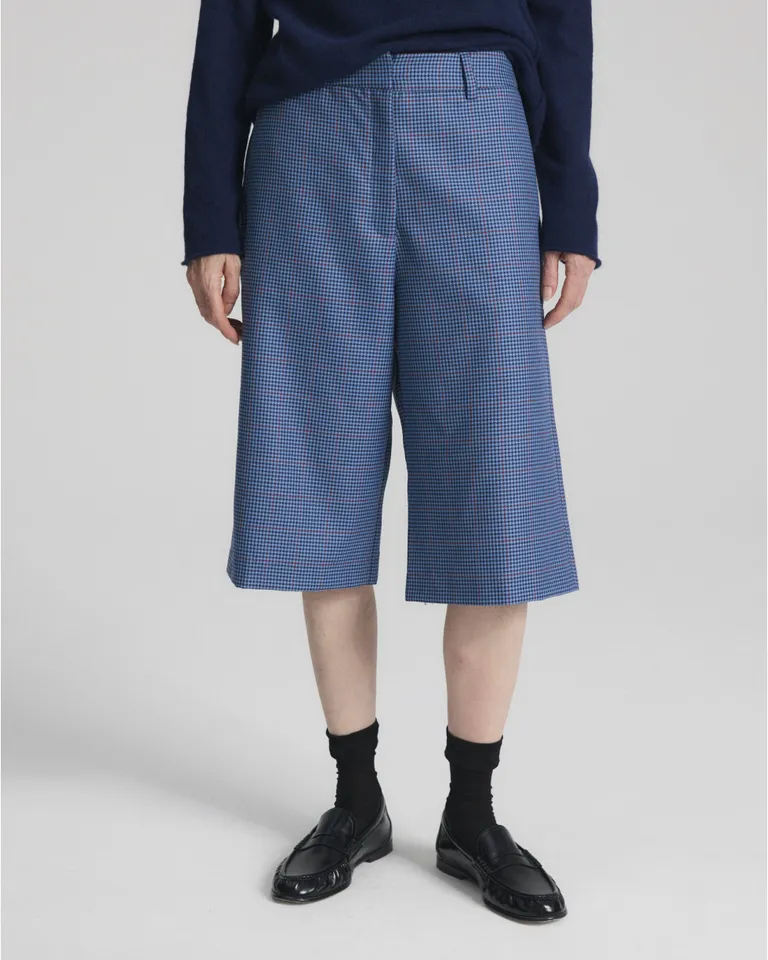 Bermuda de corte sastrero a cuadros con bolsillos laterales y cierre oculto en cintura de Blue Sheep en Shorts para argentina