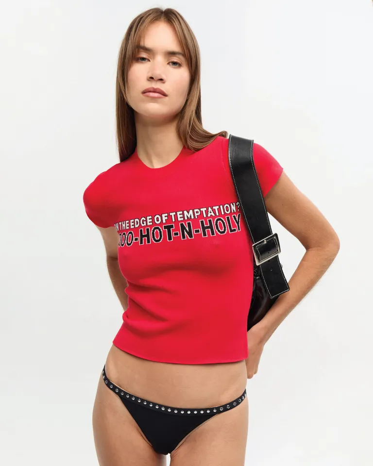 Top rojo con estampado 'hot-n-holy' para mujer - Ajuste ceñido y escote redondo de Ay Not Dead en Tops para argentina