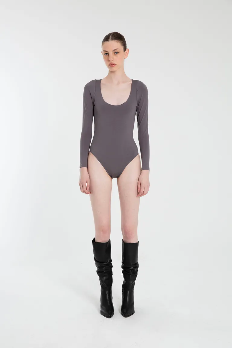Body de manga larga en microfibra con escote redondo y cierre corsetero en la entrepierna de Naíma en Bodies para argentina