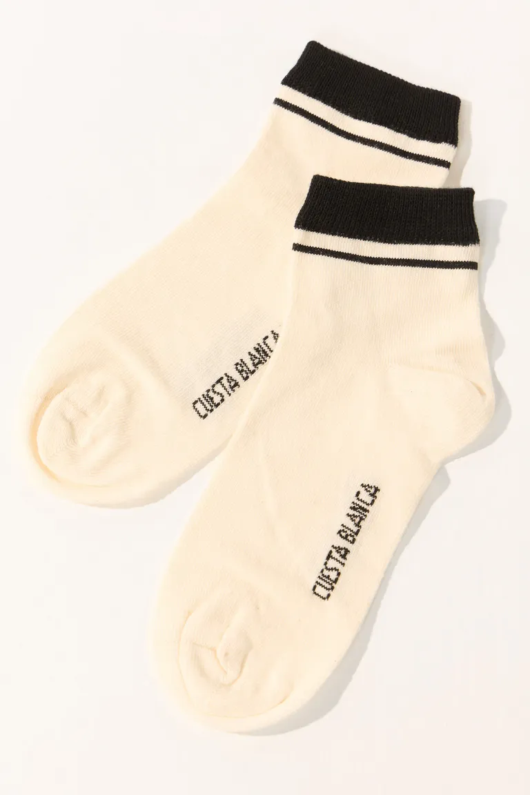 Medias rayadas de diseño elegante para mujer de Cuesta Blanca en Ropa Interior y Medias para argentina