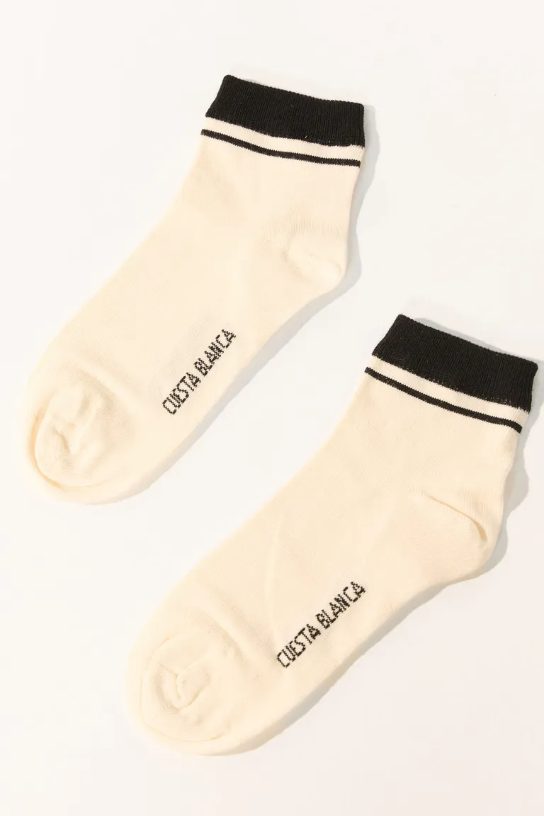 Medias rayadas de diseño elegante para mujer de Cuesta Blanca en Ropa Interior y Medias para argentina