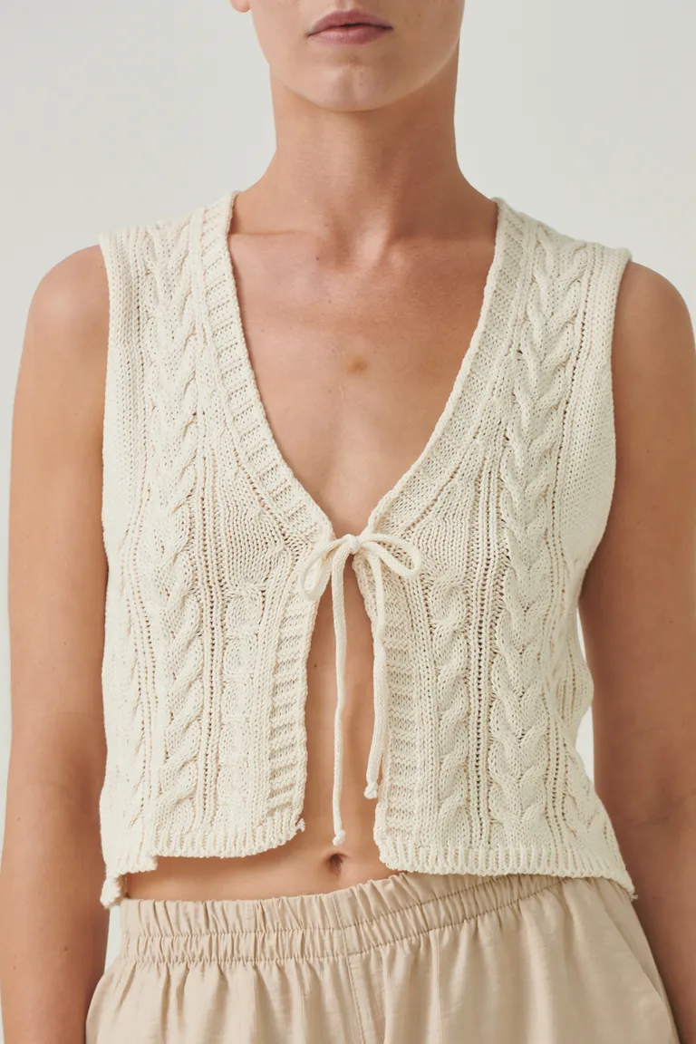 Top corto de diseño trenzado y escote en V para un estilo femenino y sofisticado de Sweet en Tops para argentina