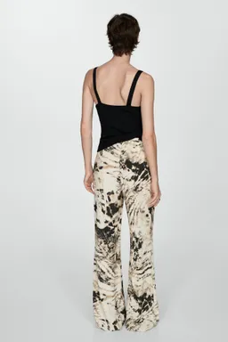 Pantalón fluido animal print de Mango en Pantalones para argentina