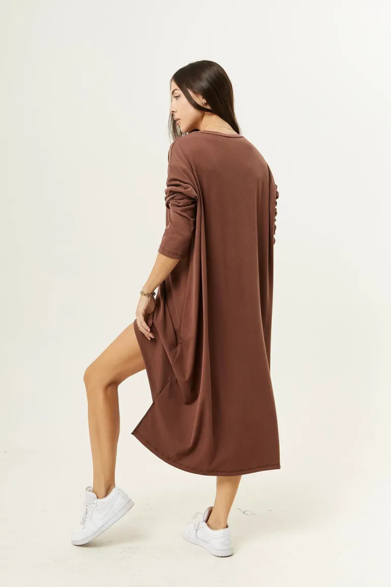 Remeron oversize de corte irregular en tono marrón para mujer de Belle en Buzos y Sweaters para argentina