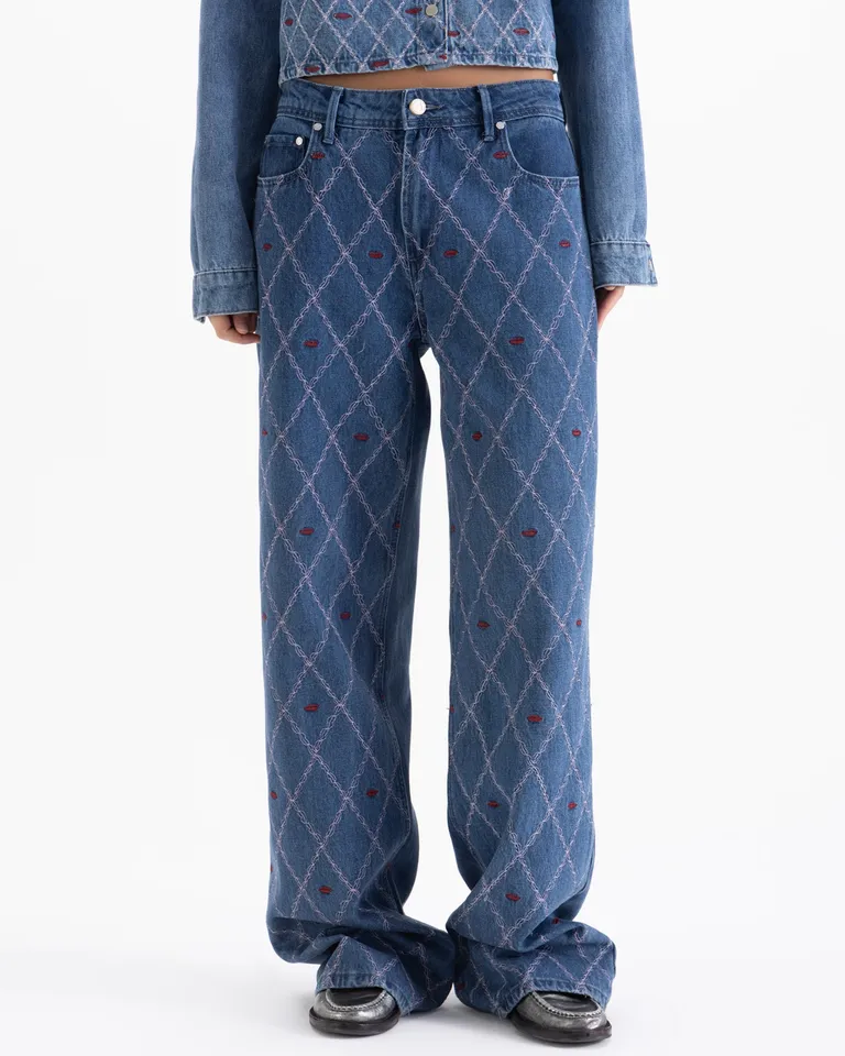 Pantalón de jean recto con bordado geométrico de tiro medio para mujer de Jazmin Chebar en Pantalones para argentina