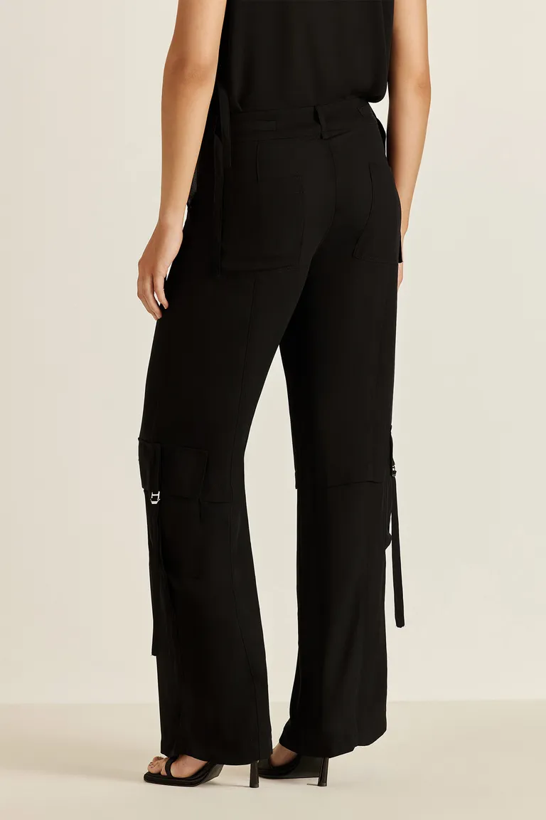 Pantalón de corte recto y estilo cargo en un acabado negro mate de Tucci en Pantalones para argentina