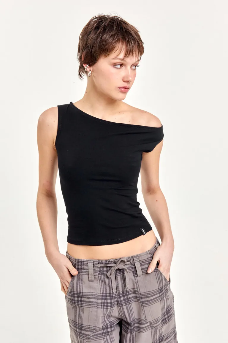 Musculosa de algodón con escote asimétrico en color negro de 47 Street en Tops para argentina