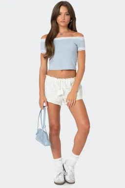 Shorts bordados con encaje de Edikted en Shorts para argentina