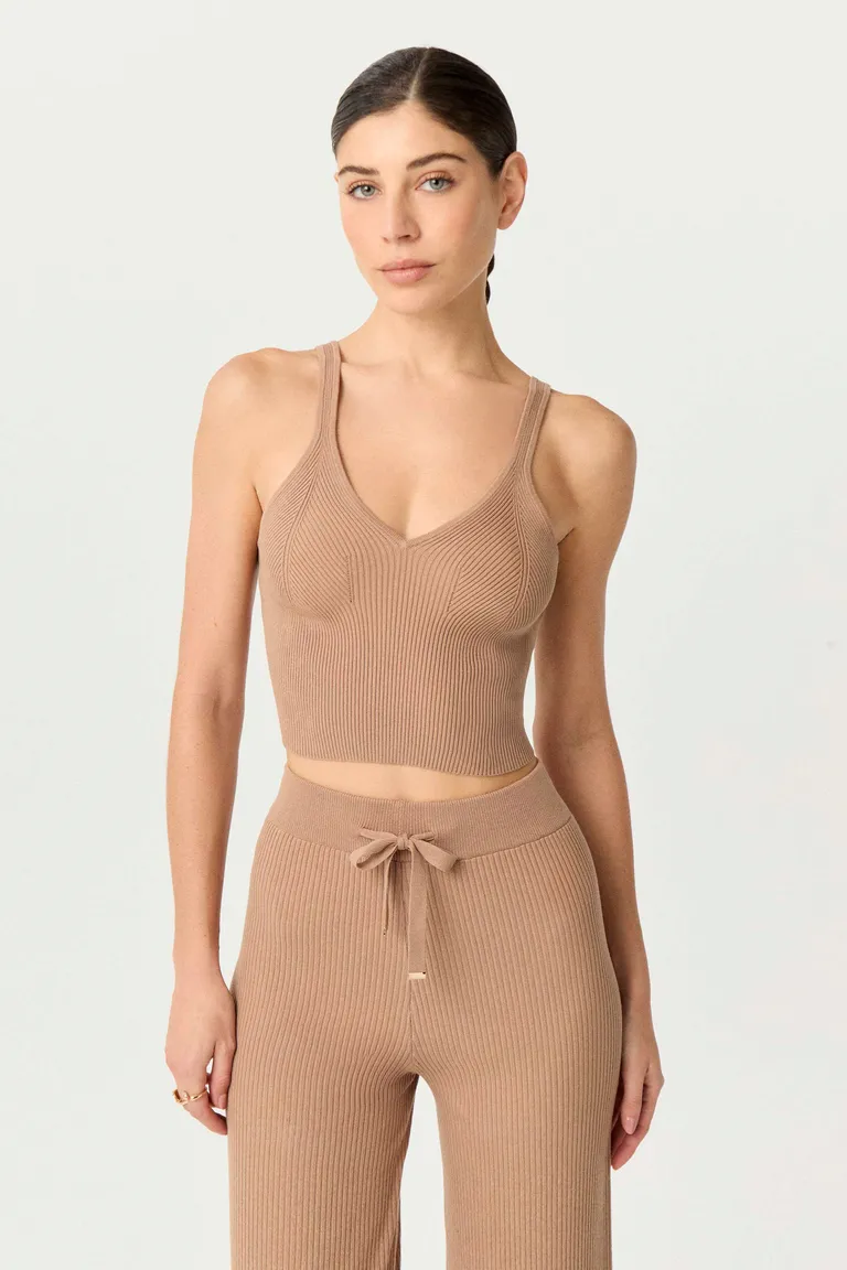 Top tejido de punto acanalado con escote en V y espalda cuadrada de Markova en Tops para argentina