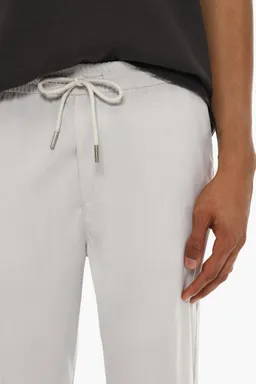 Pantalón jogger sastrería de Lefties en Pantalones para argentina