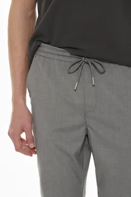 Pantalón jogger sastrería de Lefties en Pantalones para argentina