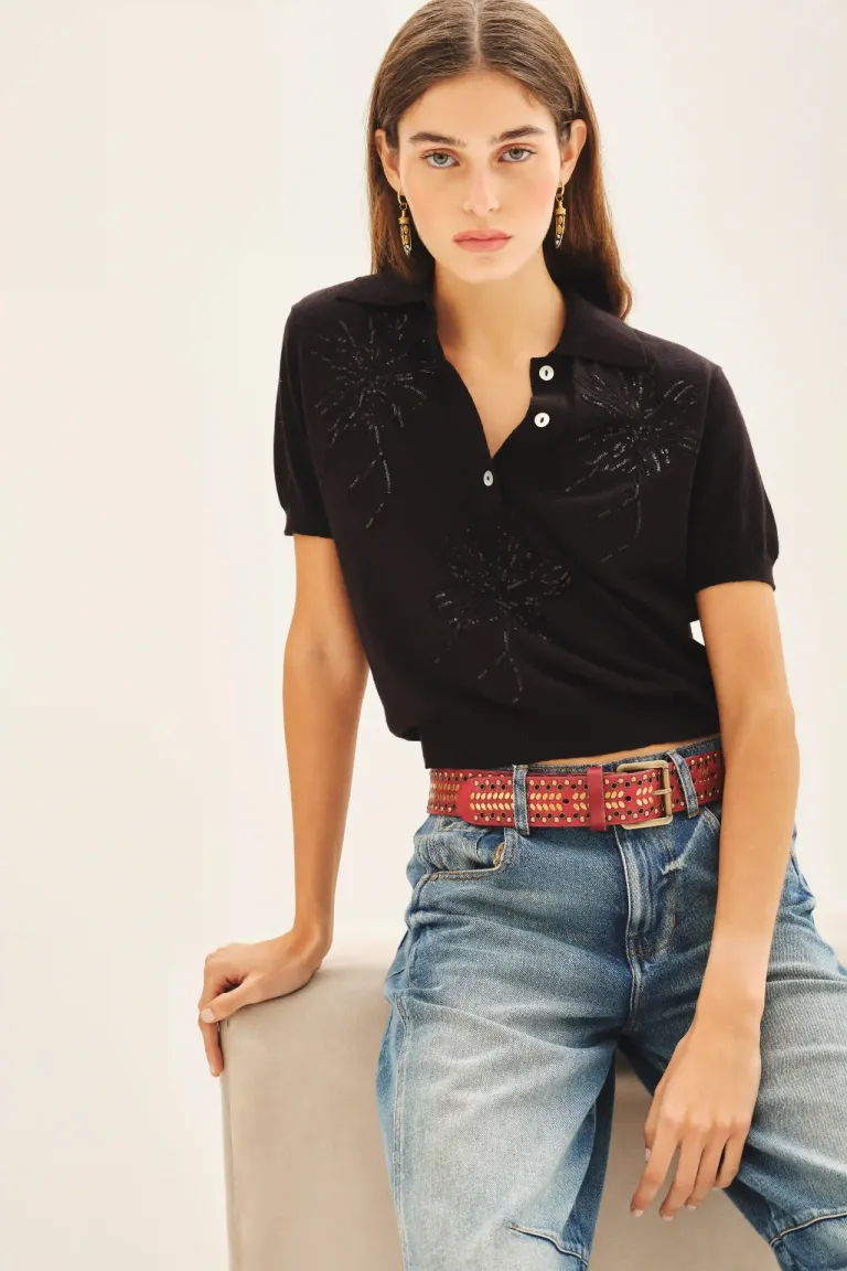 Remera de estilo camisero con bordados decorativos y diseño entallado de Rapsodia en Remeras para argentina