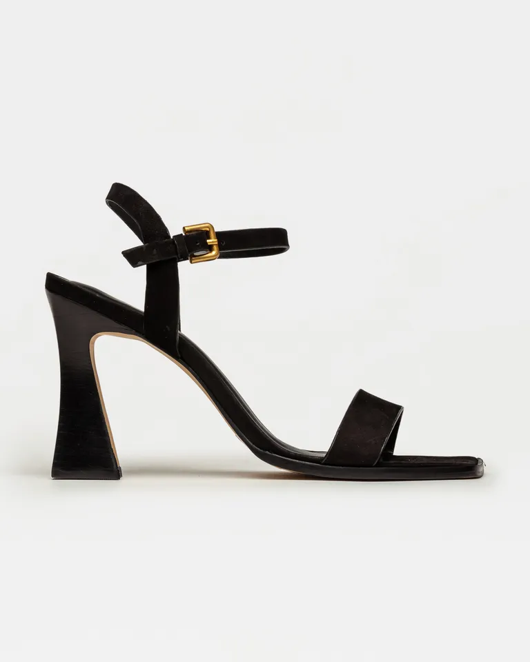 Sandalia alta de cuero nobuk con taco de madera oscura y hebilla lateral de Prüne en Sandalias para argentina