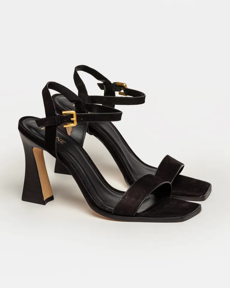 Sandalia alta de cuero nobuk con taco de madera oscura y hebilla lateral de Prüne en Sandalias para argentina