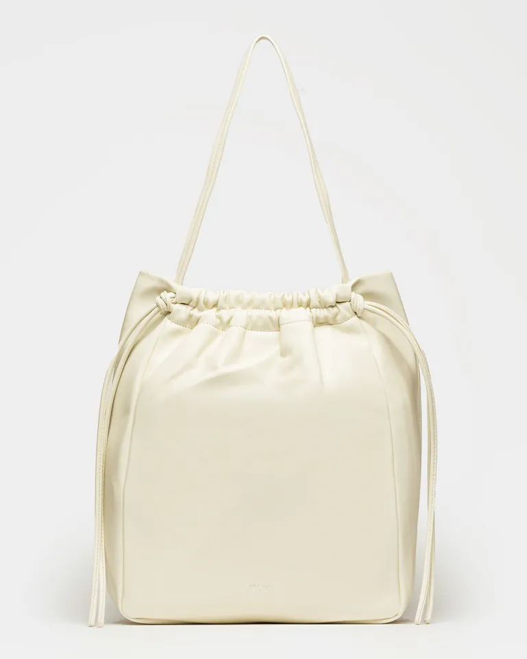 Bolso shopper urbano y fresco con acabado graneado y tonos neutros de Prüne en Bolsos y Carteras para argentina