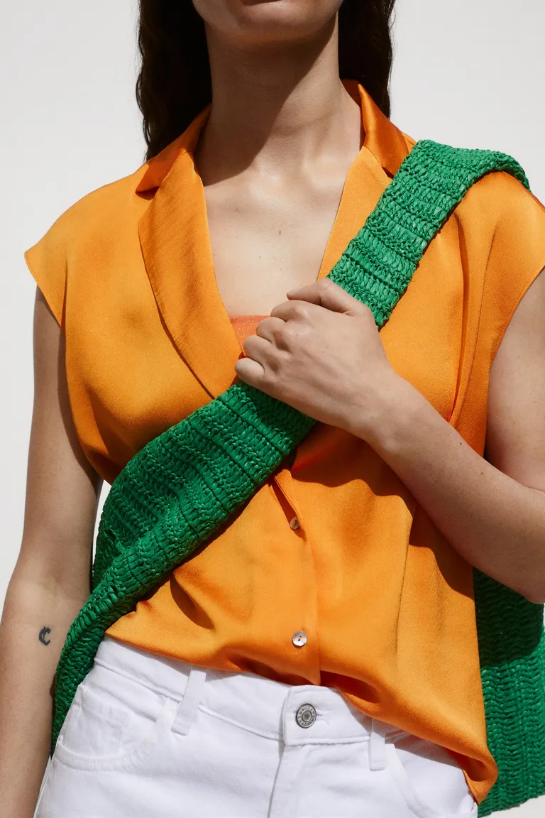 Camisa fluida satinada de Mango en Camisas para argentina