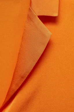 Camisa fluida satinada de Mango en Camisas para argentina