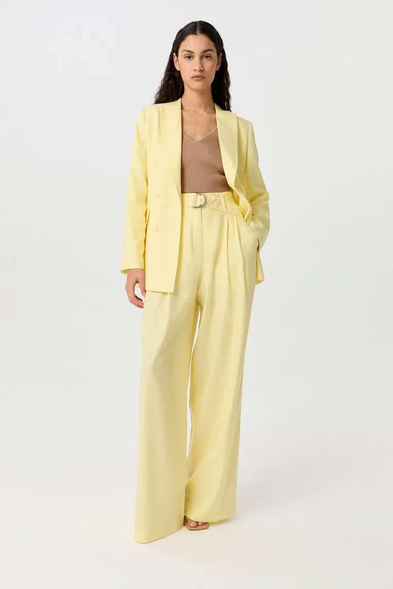 Blazer largo de sastrería amarillo con silueta entallada y manga larga de Markova en Blazers para argentina