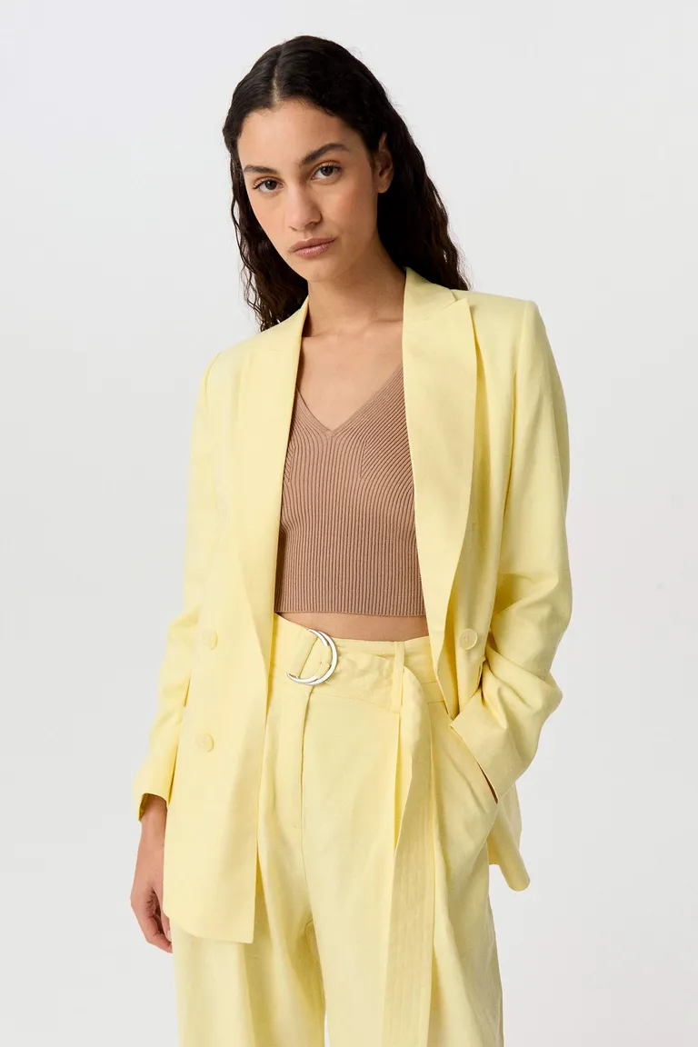 Blazer largo de sastrería amarillo con silueta entallada y manga larga de Markova en Blazers para argentina